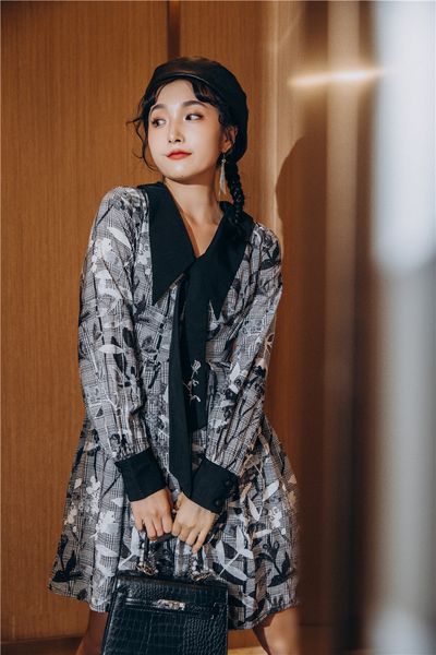 2021 new vintage long sleeve pleated women floral print bow tunic mini collar shirt autumn fall fashion 0aj3, Black;gray
2021 new vintage long sleeve pleated women floral print bow tunic mini collar shirt autumn fall fashion 0aj3, Black;gray