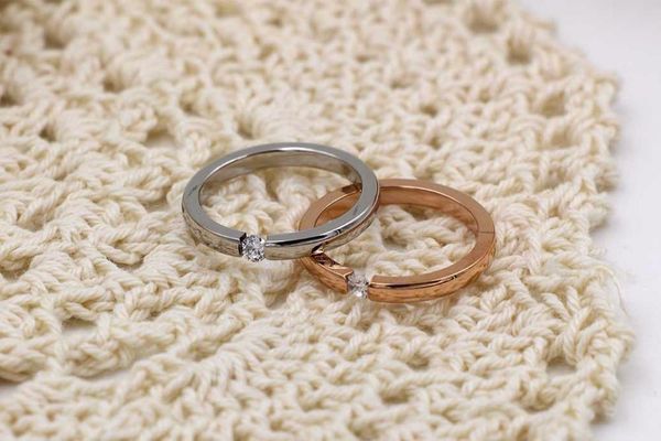 wedding rings fashion rose gold color stainless steel simple crystal lover round ring bride women xmas gift, Slivery;golden
wedding rings fashion rose gold color stainless steel simple crystal lover round ring bride women xmas gift, Slivery;golden