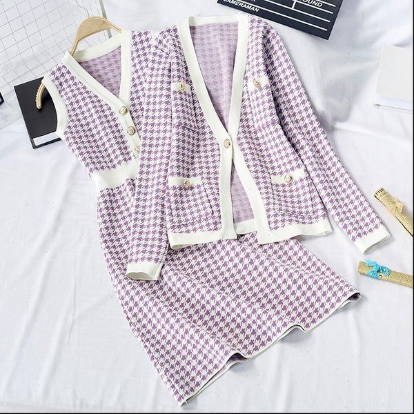 2021 autumn winter plaid knitted two piece set women single breasted long sleeve sweater coat vest dress ladies suits tz458, Gray
2021 autumn winter plaid knitted two piece set women single breasted long sleeve sweater coat vest dress ladies suits tz458, Gray
