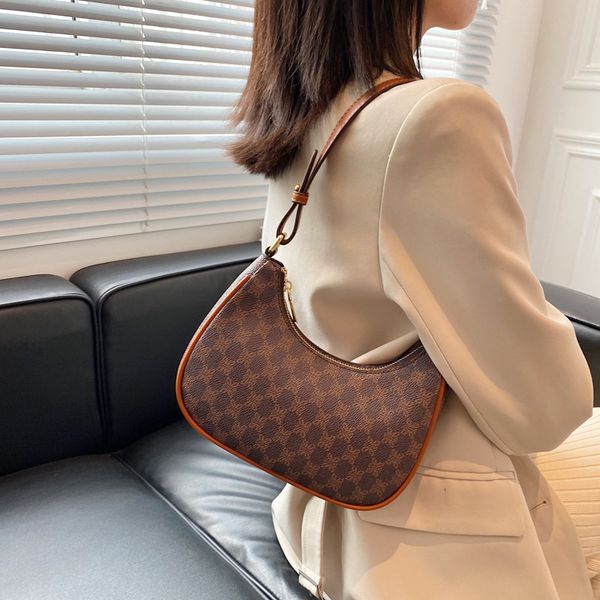 design jewelry beibei new fashion street beat old flower armpit single shoulder portable women's bag
design jewelry beibei new fashion street beat old flower armpit single shoulder portable women's bag