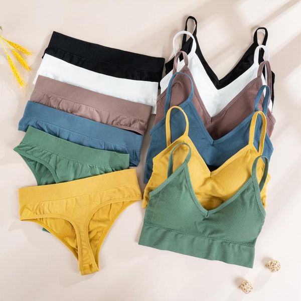 lingerie set seamless women underwear set thong panties sports bra g-string brassiere female crop low back bralette 
lingerie set seamless women underwear set thong panties sports bra g-string brassiere female crop low back bralette