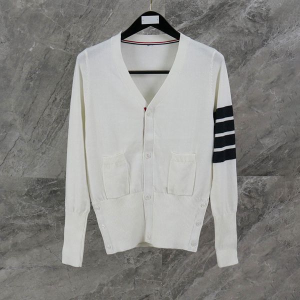 autumn 2021 new tb stripe slim v-neck wool knitted white cardigan sweater classic coat women, White;black
autumn 2021 new tb stripe slim v-neck wool knitted white cardigan sweater classic coat women, White;black