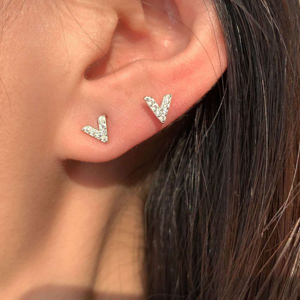 v-shaped raised small earrings female sterling simple temperament exquisite sweet fresh allergy earrings
v-shaped raised small earrings female sterling simple temperament exquisite sweet fresh allergy earrings