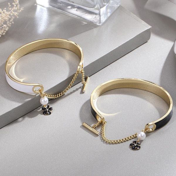 bangle open flower pearl bracelet women black and white classic small fragrance 
bangle open flower pearl bracelet women black and white classic small fragrance