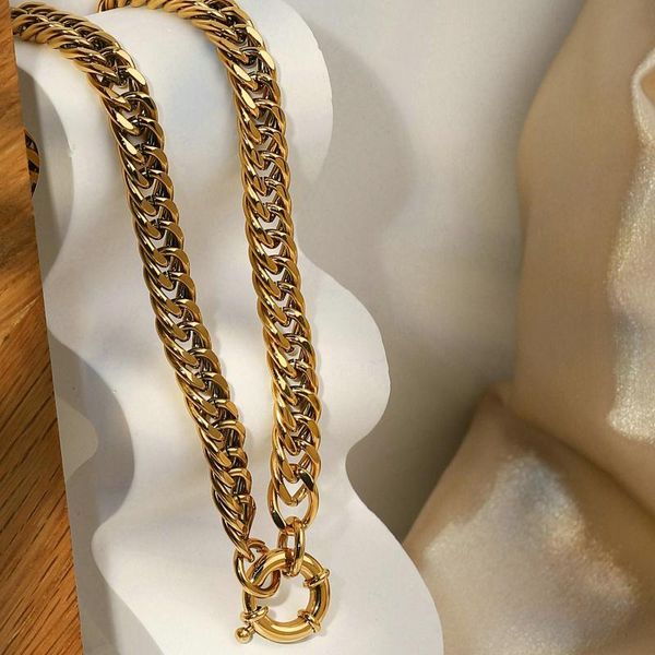 chokers european and american 10mm wide 18k gold-plated 316l stainless steel cuban chain choker necklace for women men punk jewelry, Golden;silver
chokers european and american 10mm wide 18k gold-plated 316l stainless steel cuban chain choker necklace for women men punk jewelry, Golden;silver