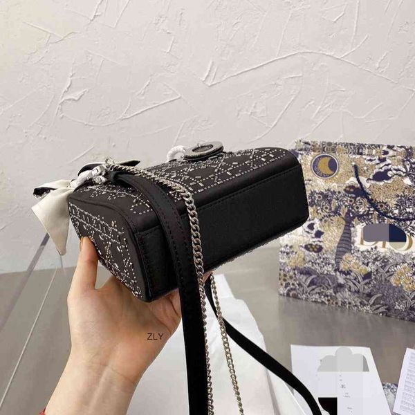 2021 new silk princess bag star net red same chain wide shoulder strap single slant span versatile women's hand zly zly bags zly ptee
2021 new silk princess bag star net red same chain wide shoulder strap single slant span versatile women's hand zly zly bags zly ptee