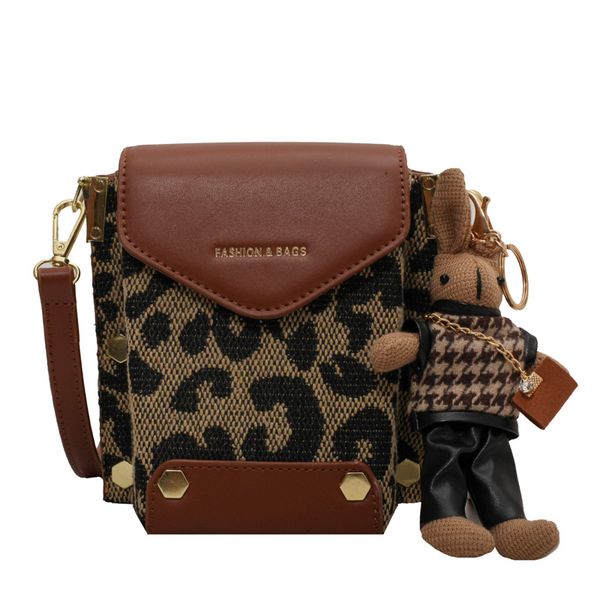 2021 fashion all-match messenger mobile phone bag large capacity street leopard print shoulder bag with pendant ladies wallet cross body
2021 fashion all-match messenger mobile phone bag large capacity street leopard print shoulder bag with pendant ladies wallet cross body