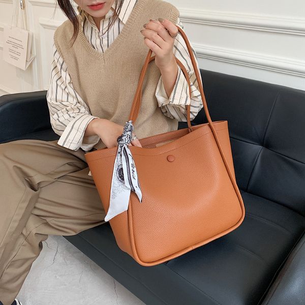 korean simple bag women's 2021 fashion versatile commuter tote bag autumn and winter high-capacity hand
korean simple bag women's 2021 fashion versatile commuter tote bag autumn and winter high-capacity hand