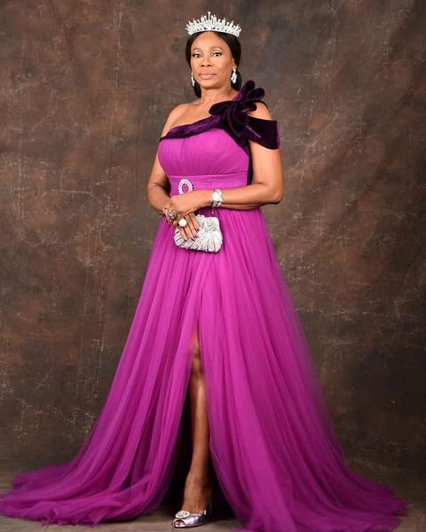 fashion velvet one shoulder prom dresses 2022 long sweep side split a line tulle formal party women evening wear, Black
fashion velvet one shoulder prom dresses 2022 long sweep side split a line tulle formal party women evening wear, Black