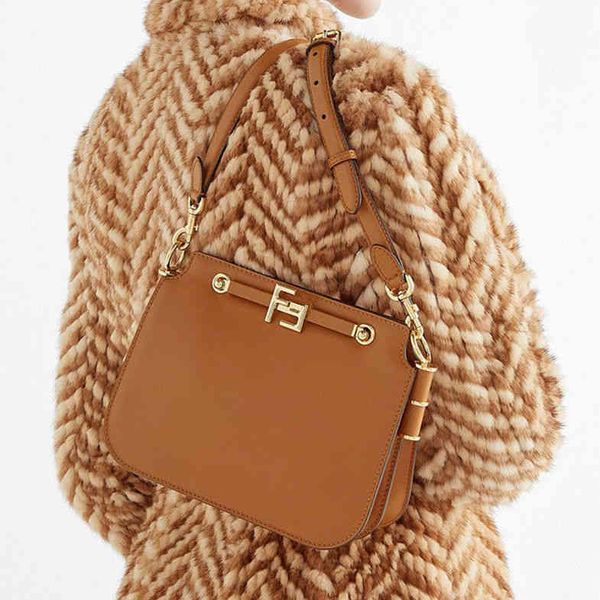 2022 new double f leather bag female minority light luxury touch organ retro one shoulder chain envelope fashion waist pack
2022 new double f leather bag female minority light luxury touch organ retro one shoulder chain envelope fashion waist pack