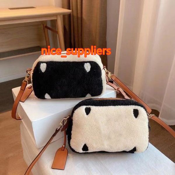 autumn and winter new designer big-name ladies one-shoulder messenger bag wild zipper letter female party handbag fashion female bag, Red;black
autumn and winter new designer big-name ladies one-shoulder messenger bag wild zipper letter female party handbag fashion female bag, Red;black