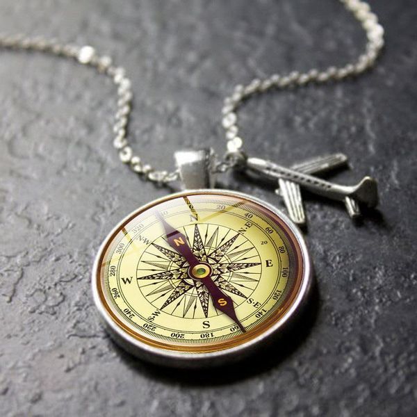 pendant necklaces 2021 retro jewelry sailor's compass time gem necklace plane charm navigation glass sweater chain trip gift, Silver
pendant necklaces 2021 retro jewelry sailor's compass time gem necklace plane charm navigation glass sweater chain trip gift, Silver
