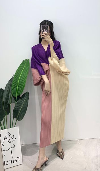 2021 spring summer new pleated for women loose bat sleeve waist slim long v-neck korean aesthetic designer clothes 6j7m, Black;gray
2021 spring summer new pleated for women loose bat sleeve waist slim long v-neck korean aesthetic designer clothes 6j7m, Black;gray