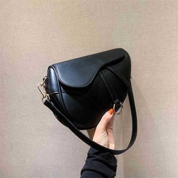 simple texture small women's 2021 new korean versatile one shoulder crossbody fashion net red saddle bag
simple texture small women's 2021 new korean versatile one shoulder crossbody fashion net red saddle bag