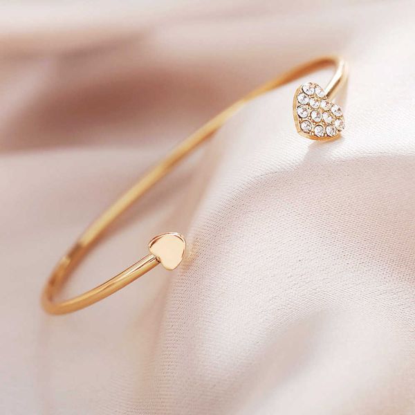 delysia king new european and american women's open bracelet, retro, simple heart-shaped, Golden;silver
delysia king new european and american women's open bracelet, retro, simple heart-shaped, Golden;silver