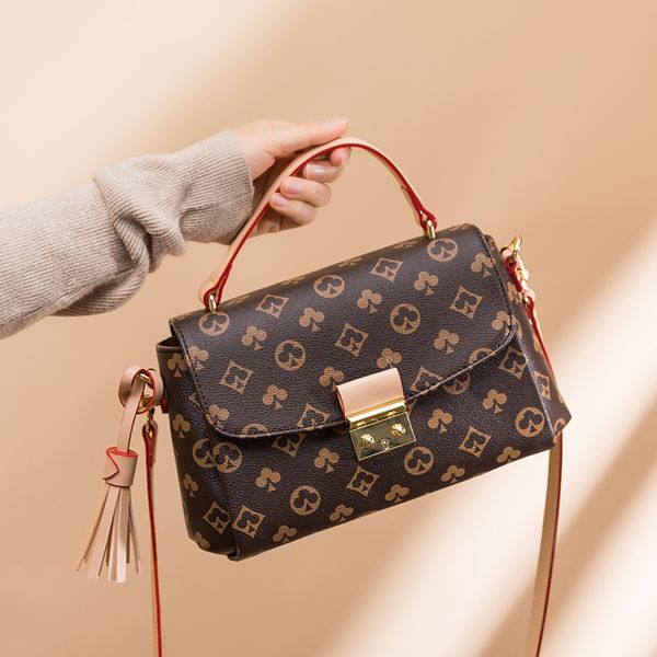 new fashion retro printing messenger bag handbag shoulder small square bag female simple
new fashion retro printing messenger bag handbag shoulder small square bag female simple