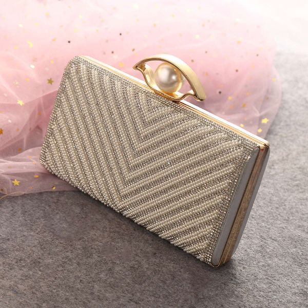 straight handle comfortable glass diamond dinner can be elegant atmosphere, firm and durable banquet evening bag
straight handle comfortable glass diamond dinner can be elegant atmosphere, firm and durable banquet evening bag