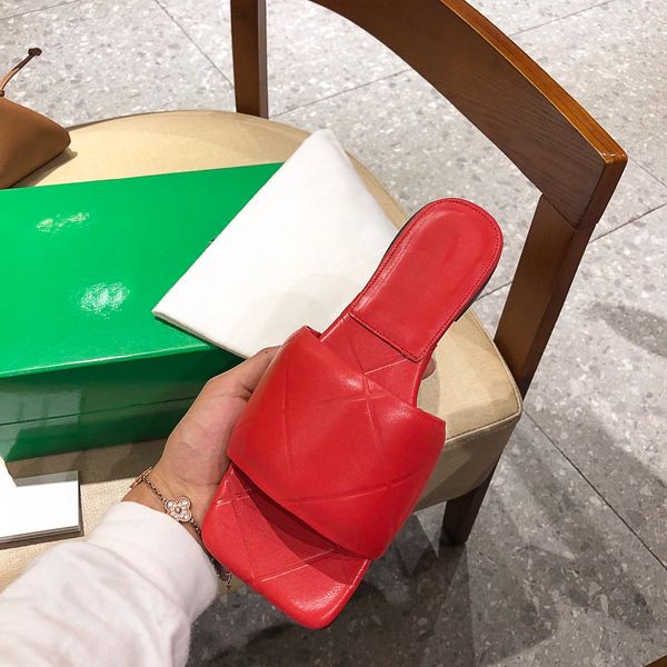 2021ss designer woman sandals slippers fashion popular beach slipper platform alphabet lady sandal leather flat slides with original box siz, Black
2021ss designer woman sandals slippers fashion popular beach slipper platform alphabet lady sandal leather flat slides with original box siz, Black