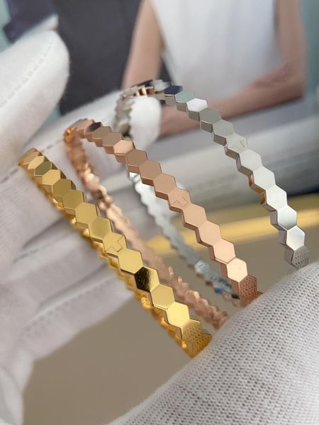 au750 v gold honeycomb bracelet fashion party for women fine-jewelry wholesale, Black
au750 v gold honeycomb bracelet fashion party for women fine-jewelry wholesale, Black
