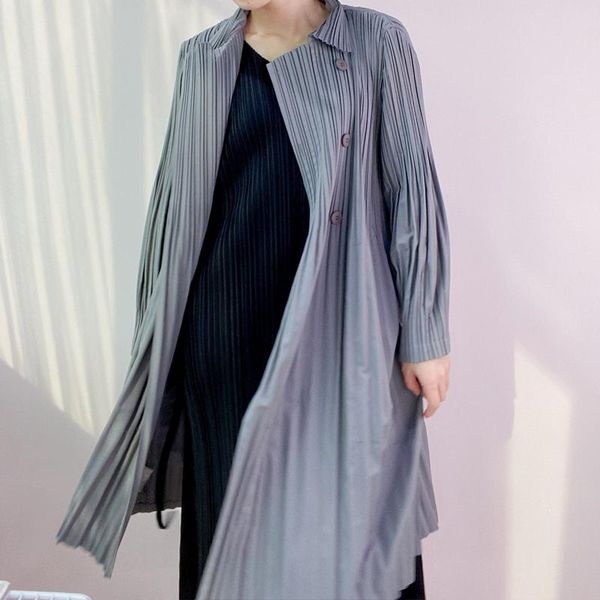 women's trench coats 2021 autumn double-breasted windbreaker jacket miyak fold fashion large size loose and thin mid-length women, Tan;black
women's trench coats 2021 autumn double-breasted windbreaker jacket miyak fold fashion large size loose and thin mid-length women, Tan;black