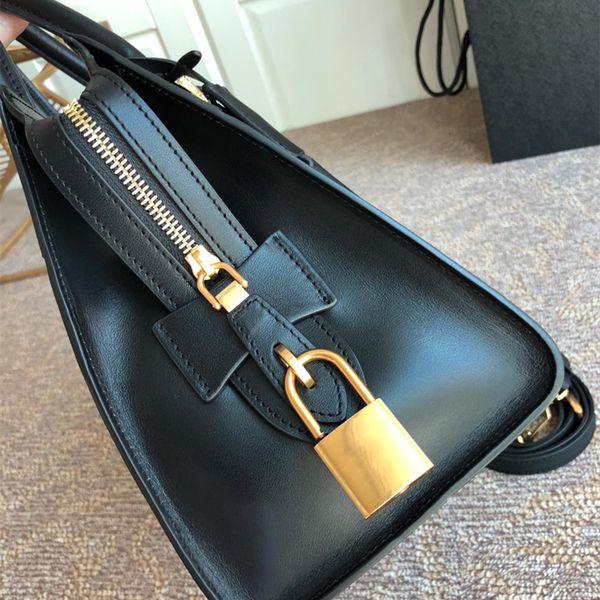 2020 new style removable adjustable length belt gold plated complex metal parts internal zipper bag it can accommodate a variety of everyday
2020 new style removable adjustable length belt gold plated complex metal parts internal zipper bag it can accommodate a variety of everyday