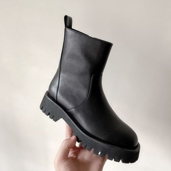 new women ankle boots real leather zipper women short boots fashion cool winter shoes women footwear size 33-40, Black
new women ankle boots real leather zipper women short boots fashion cool winter shoes women footwear size 33-40, Black