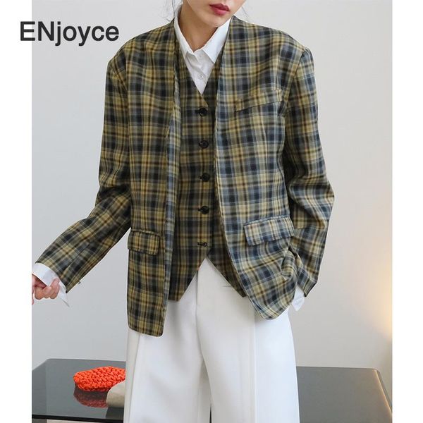 women's suits & blazers vintage plaid wide shoulder fake two-piece vest blazer women korean fashion ladies v-neck casual overcoat long, White;black
women's suits & blazers vintage plaid wide shoulder fake two-piece vest blazer women korean fashion ladies v-neck casual overcoat long, White;black