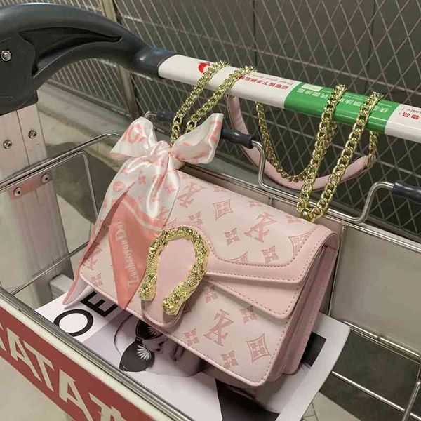 2022 latest handbag factory store embossed chain single shoulder silk scarf small square bags
2022 latest handbag factory store embossed chain single shoulder silk scarf small square bags