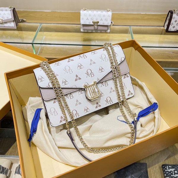 evening bags 2021 fashion leather high sense printing letters simple shoulder messenger chain small square bag
evening bags 2021 fashion leather high sense printing letters simple shoulder messenger chain small square bag