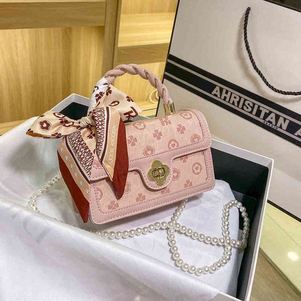 2022 latest handbag factory store autumn old flower small square bag women's pearl chain anti-theft lock single shoulder bag, Black;red
2022 latest handbag factory store autumn old flower small square bag women's pearl chain anti-theft lock single shoulder bag, Black;red