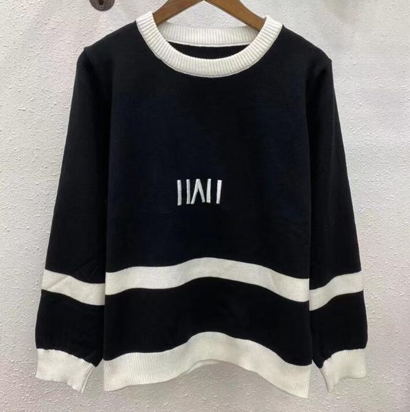 winter autumn fashion designer high-end women's sweater round neck sweater comfortable warm c letter embroidery black and white stripes, White;black
winter autumn fashion designer high-end women's sweater round neck sweater comfortable warm c letter embroidery black and white stripes, White;black