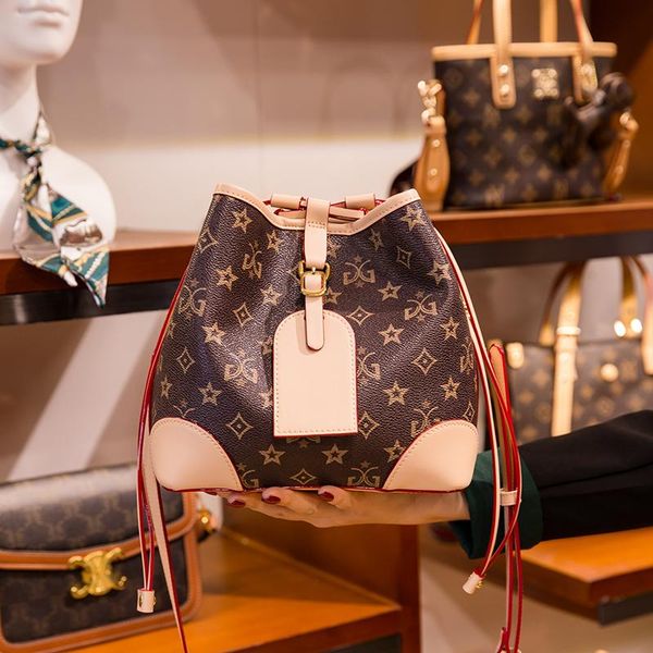 evening bags 2021 genuine leather bucket luxury fashion shoulder messenger women purse and handbags sac a main
evening bags 2021 genuine leather bucket luxury fashion shoulder messenger women purse and handbags sac a main