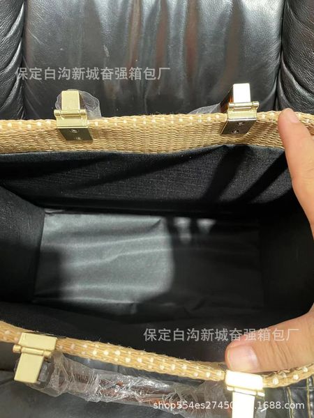 new bag same women's large capacity tote bag embroidery straw woven single shoulder messenger handbags
new bag same women's large capacity tote bag embroidery straw woven single shoulder messenger handbags