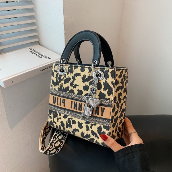 bag autumn and winter texture small 2021 new korean ins single shoulder messenger women's fashion portable princess's
bag autumn and winter texture small 2021 new korean ins single shoulder messenger women's fashion portable princess's