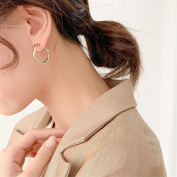 hoop & huggie minimalist round twist ear buckle for fashion women chic french earrings jewelry twisted gift 2021, Golden;silver
hoop & huggie minimalist round twist ear buckle for fashion women chic french earrings jewelry twisted gift 2021, Golden;silver