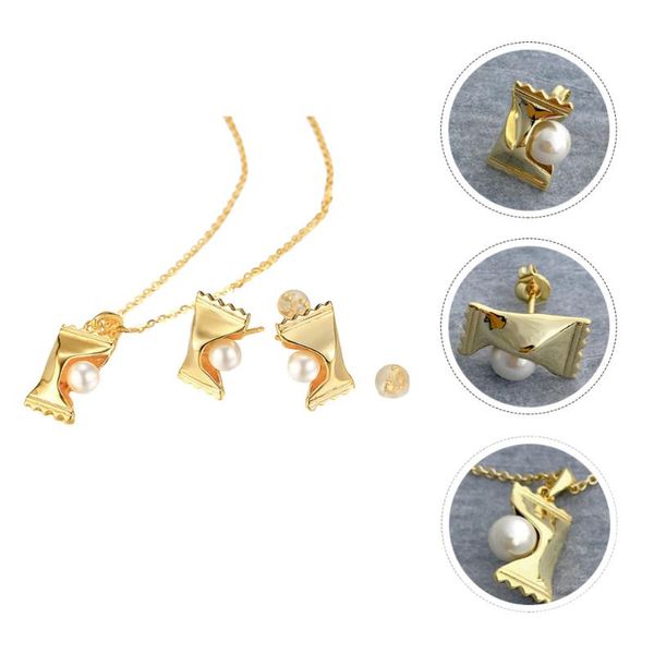 1 set exquisite necklace ear studs jewelry accessories girl jewelry pendants, Bronze;silver 
1 set exquisite necklace ear studs jewelry accessories girl jewelry pendants, Bronze;silver