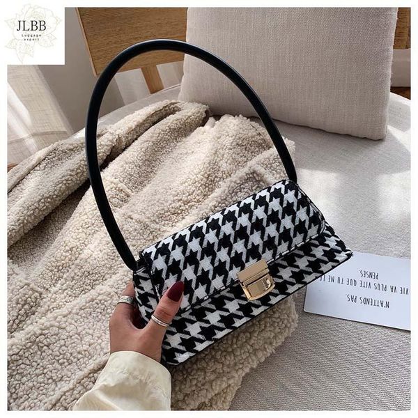 new retro striped plaid crossbody bag underarm baguette bag for woman 2021 ladies chain shoulder slung female handbag and purse
new retro striped plaid crossbody bag underarm baguette bag for woman 2021 ladies chain shoulder slung female handbag and purse