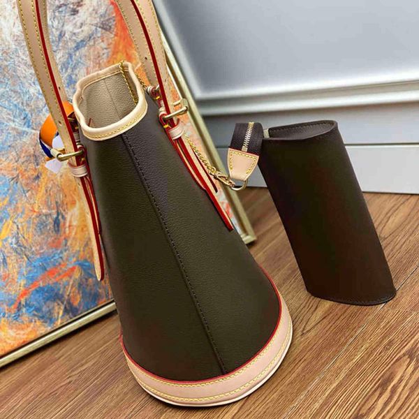 7a+designers 2021 new style presbyopic bucket bag inspired by the retro details of archive removable zipper clutch portable small1th
7a+designers 2021 new style presbyopic bucket bag inspired by the retro details of archive removable zipper clutch portable small1th