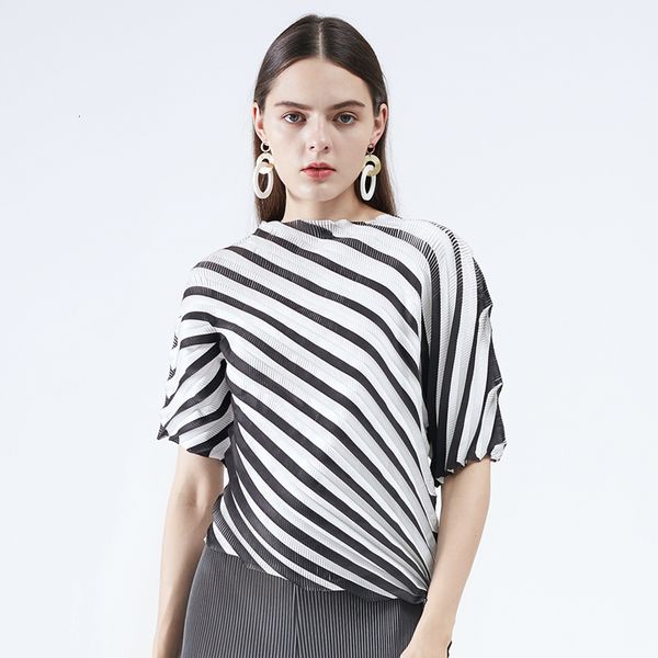 2021 new personality striped irregular coat women summe autumn mid-sleeve korean style word collar pleated t-shirt fuig, White
2021 new personality striped irregular coat women summe autumn mid-sleeve korean style word collar pleated t-shirt fuig, White