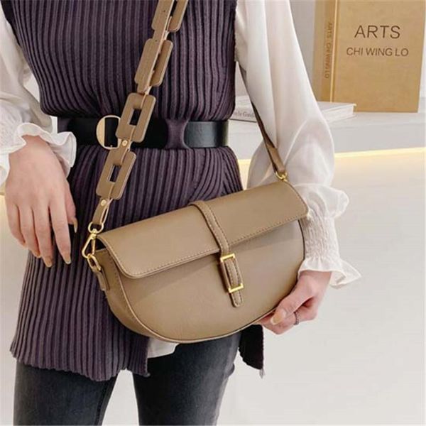 shoulder bags women's pu leather clamshell saddle solid color thick chain handbags ladies trendy casual shopping messenger bag
shoulder bags women's pu leather clamshell saddle solid color thick chain handbags ladies trendy casual shopping messenger bag