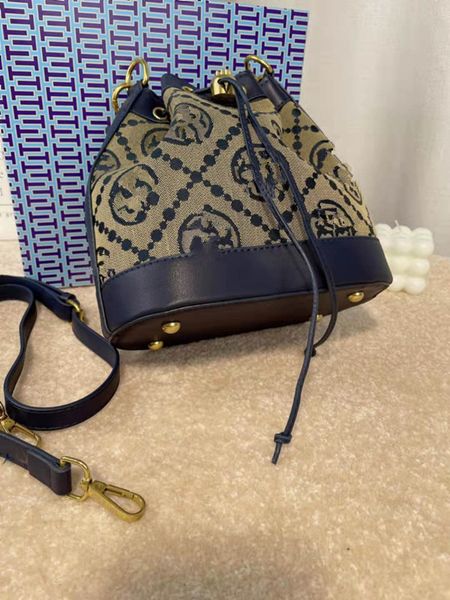 handbag women autumn new bucket large capacity women's handbag single shoulder messenger bag
handbag women autumn new bucket large capacity women's handbag single shoulder messenger bag