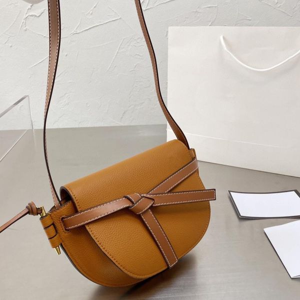 2022 designer bags saddle shoulder bags man woman classic cross body ladies handbag loe luxury with box
2022 designer bags saddle shoulder bags man woman classic cross body ladies handbag loe luxury with box