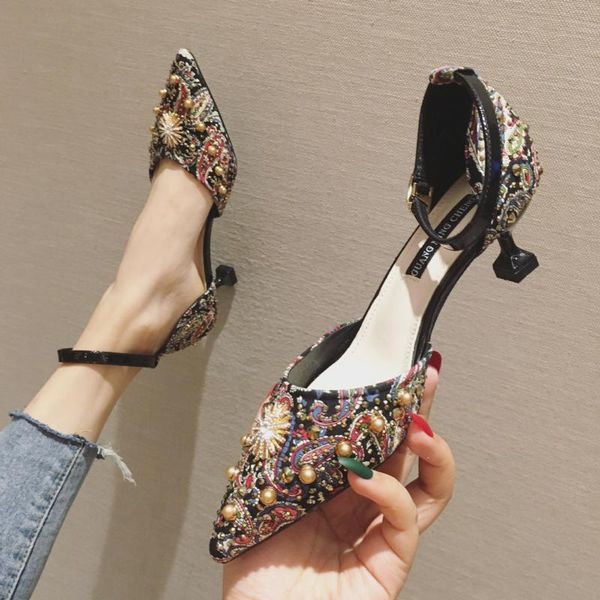 glitter crystal metal snow rivets single shoes red/black women wedding shoes pointed toe thin high heels slip on pumps stilettos
glitter crystal metal snow rivets single shoes red/black women wedding shoes pointed toe thin high heels slip on pumps stilettos