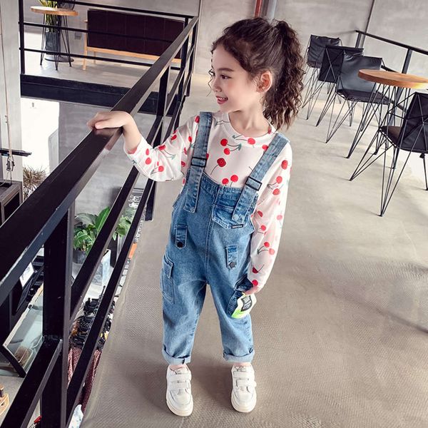 jeans suspenders clothes new children's little girl's trousers spring and autumn foreign style loose casual pants, Blue
jeans suspenders clothes new children's little girl's trousers spring and autumn foreign style loose casual pants, Blue