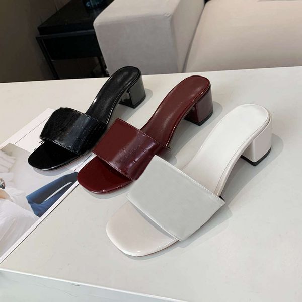fashion slipper women shoes designer confortable beach shoes black brown white summer flat graphite rubber flip flops with box quality
fashion slipper women shoes designer confortable beach shoes black brown white summer flat graphite rubber flip flops with box quality