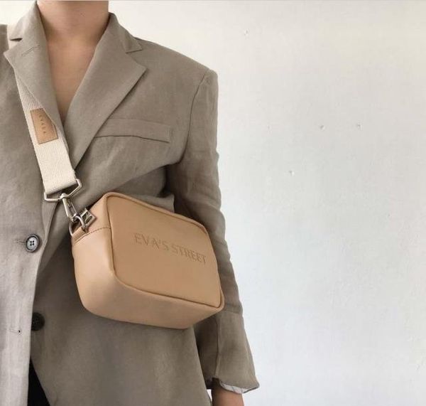 female bags wild student small square simple letters handbag broadband messenger bag hong kong style retro chic handbags 2021
female bags wild student small square simple letters handbag broadband messenger bag hong kong style retro chic handbags 2021