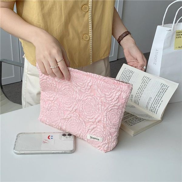 cosmetic bags & cases french retro jacquard rose bag lady clutch mobile phone storage wallet large capacity women travel make up
cosmetic bags & cases french retro jacquard rose bag lady clutch mobile phone storage wallet large capacity women travel make up