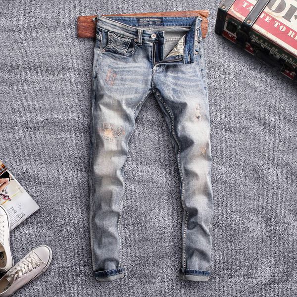 2021 new fashion designer men retro light blue slim denim trousers embroidery cotton pants fjvt
2021 new fashion designer men retro light blue slim denim trousers embroidery cotton pants fjvt