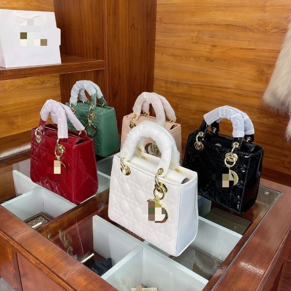 2020 new badge patent leather chain princess bag one shoulder cross carry on women's bag fashion trend versatile women's bag desig
2020 new badge patent leather chain princess bag one shoulder cross carry on women's bag fashion trend versatile women's bag desig