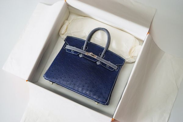wholesale price fully handmade 2tones ostrich skin customized design handbag25cm wax stitching also can make other colors fast delivery
wholesale price fully handmade 2tones ostrich skin customized design handbag25cm wax stitching also can make other colors fast delivery